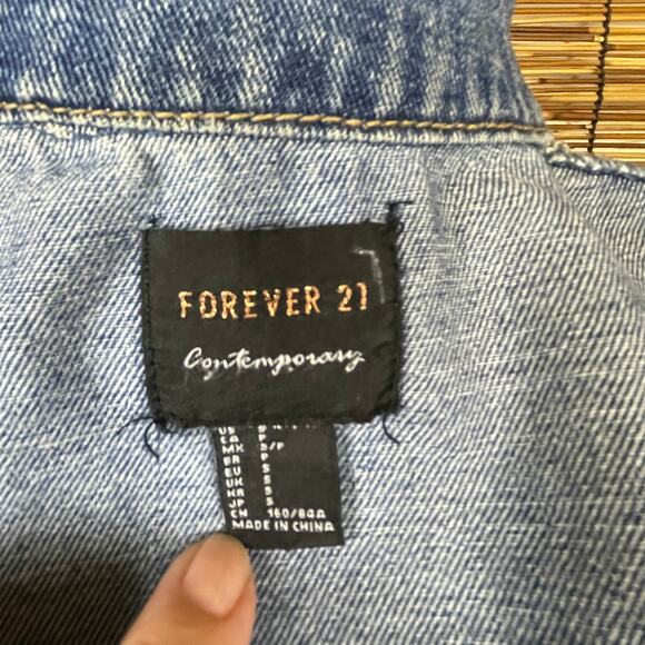 Forever 21 Cropped Denim Jacket size S - Picture 5 of 6
